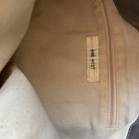 Nine West shoulder bag, grey, two zipper pockets,silver toned hardware, keychain - Picture 7 of 10